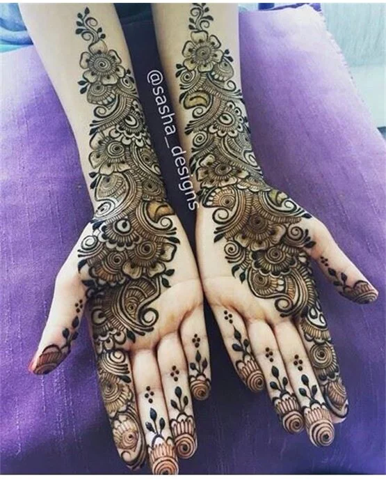 Unique Accent With Overlay Along Front Hand Mehndi Design
